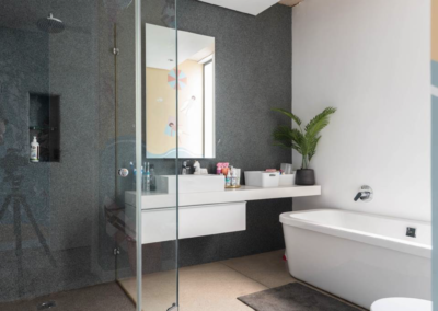 Neat Bathroom