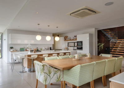 Kitchen & entertainment area